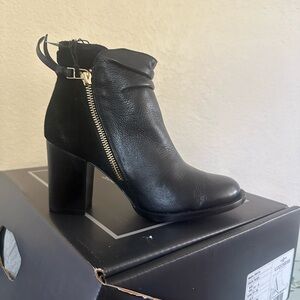 Lucchese Britta Black boots. NWT